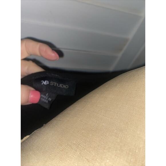 AB Studio Black White Sleeveless Ruffle Front Blouse Poly Blend Large - Picture 8 of 9